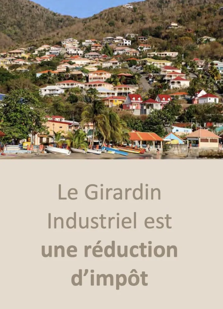 Village aux maisons colorées au bord de la mer, avec le texte « Le Girardin industriel est une réduction d'impôt »